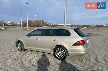 Універсал Volkswagen Golf 2012 в 