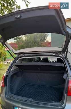 Хетчбек Volkswagen Golf 2005 в 