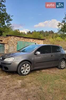 Хетчбек Volkswagen Golf 2005 в 