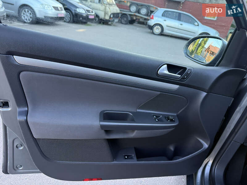 Хэтчбек Volkswagen Golf 2007 в Ровно