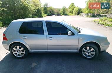 Хэтчбек Volkswagen Golf 2003 в 