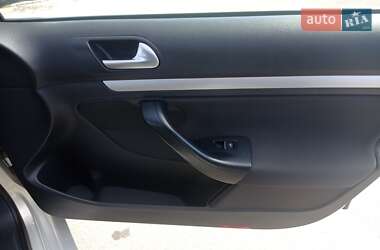 Універсал Volkswagen Golf 2011 в 