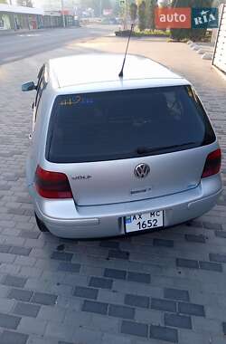 Хетчбек Volkswagen Golf 2003 в 