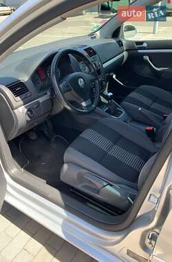 Хэтчбек Volkswagen Golf 2008 в 