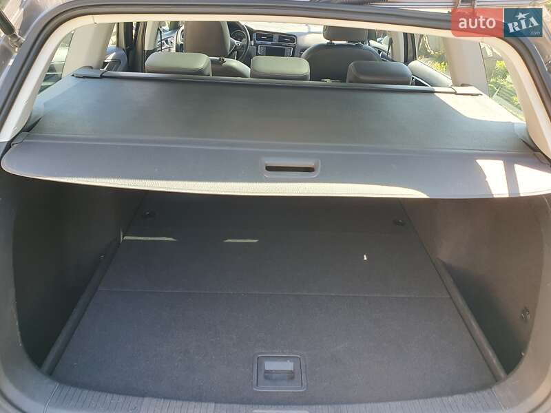 Універсал Volkswagen Golf 2015 в Тернополі