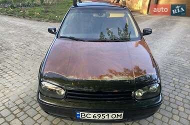 Хэтчбек Volkswagen Golf 1999 в 