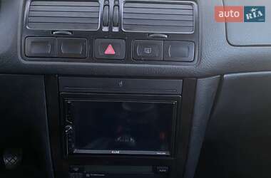 Хэтчбек Volkswagen Golf 1999 в 