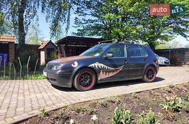 Хэтчбек Volkswagen Golf 1999 в 