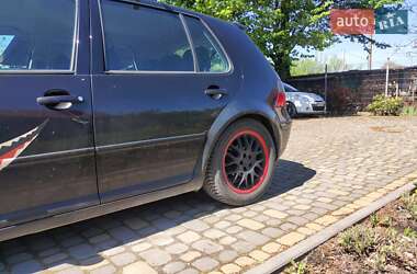 Хэтчбек Volkswagen Golf 1999 в 