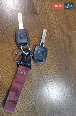 Хэтчбек Volkswagen Golf 1999 в 