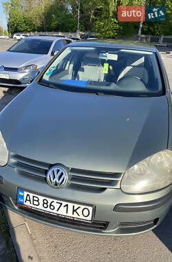 Хетчбек Volkswagen Golf 2004 в Вінниці