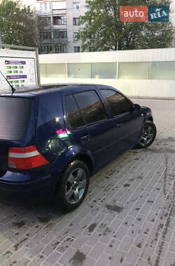 Хетчбек Volkswagen Golf 2003 в 
