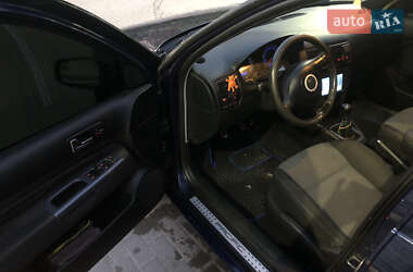 Хетчбек Volkswagen Golf 2003 в 