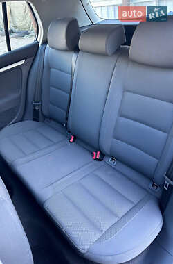 Хэтчбек Volkswagen Golf 2005 в 
