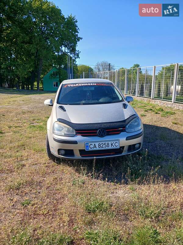 Хетчбек Volkswagen Golf 2004 в 