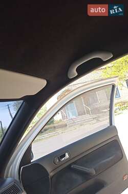 Хетчбек Volkswagen Golf 1999 в 