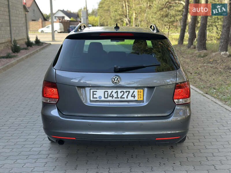 Универсал Volkswagen Golf 2013 в Ровно