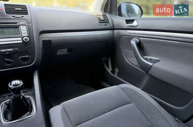 Хэтчбек Volkswagen Golf 2006 в 