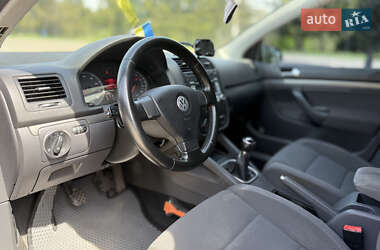 Хэтчбек Volkswagen Golf 2006 в 