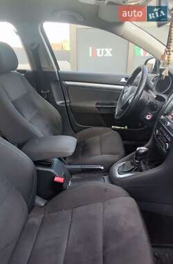 Універсал Volkswagen Golf 2012 в 