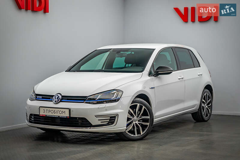 Хетчбек Volkswagen Golf 2015 в 