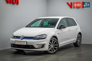 Хетчбек Volkswagen Golf 2015 в 