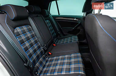Хетчбек Volkswagen Golf 2015 в 