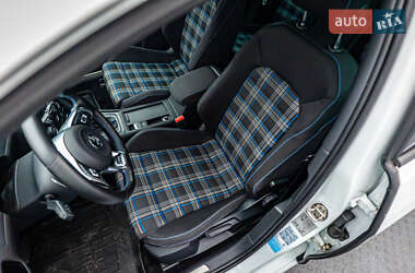 Хетчбек Volkswagen Golf 2015 в 
