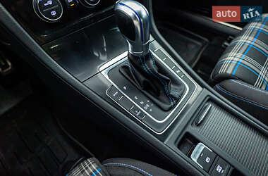 Хетчбек Volkswagen Golf 2015 в 