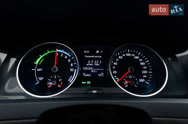 Хетчбек Volkswagen Golf 2015 в 