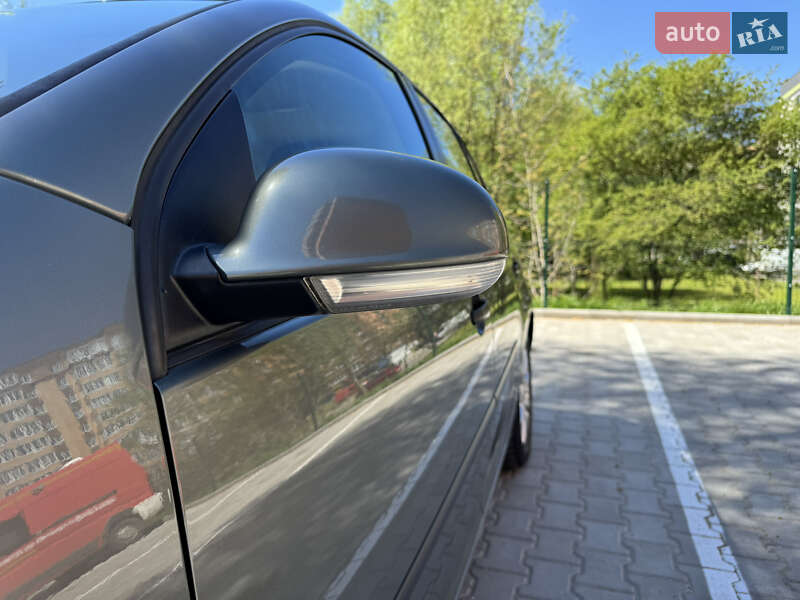 Хетчбек Volkswagen Golf 2004 в Хмельницькому