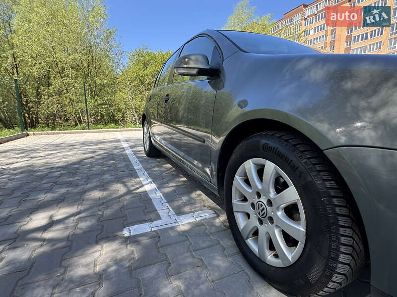 Хетчбек Volkswagen Golf 2004 в Хмельницькому