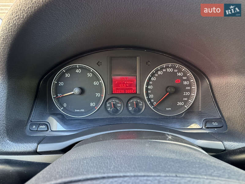 Хетчбек Volkswagen Golf 2004 в Хмельницькому