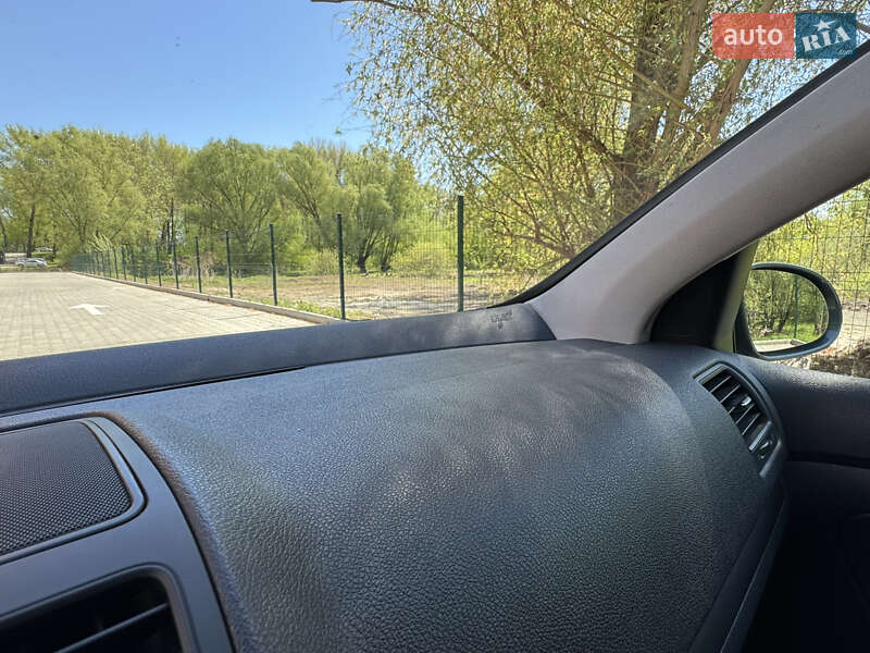 Хетчбек Volkswagen Golf 2004 в Хмельницькому