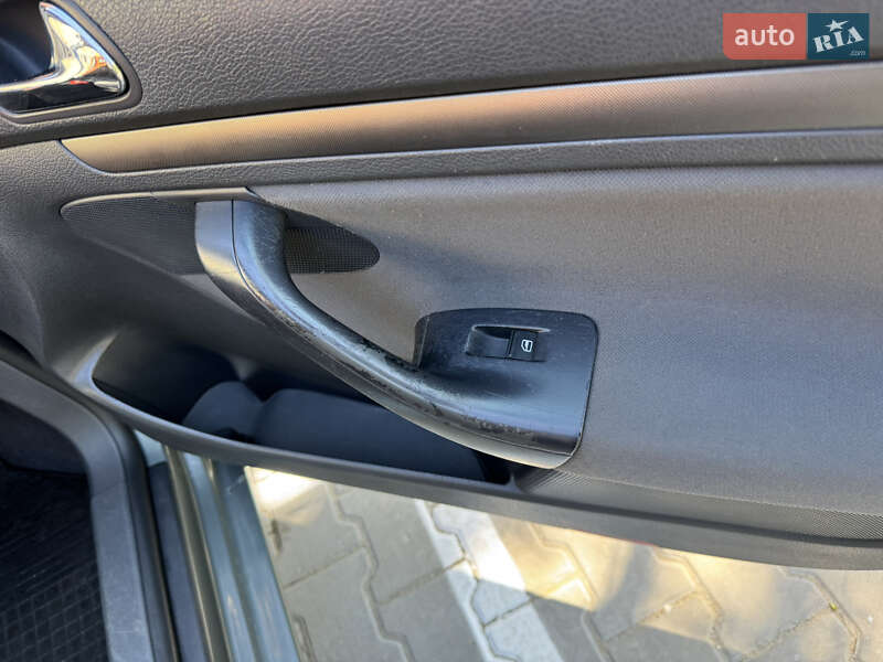 Хетчбек Volkswagen Golf 2004 в Хмельницькому