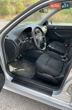 Хетчбек Volkswagen Golf 1998 в 