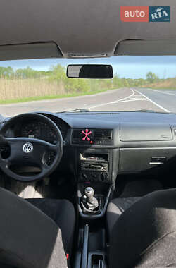 Хетчбек Volkswagen Golf 1998 в 