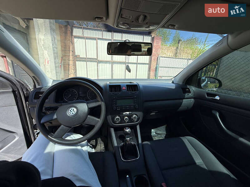 Хетчбек Volkswagen Golf 2004 в Рівному
