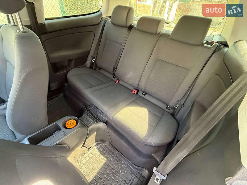 Хетчбек Volkswagen Golf 2004 в Рівному