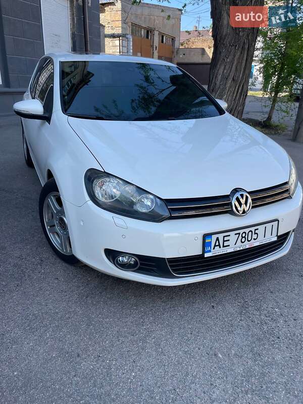 Хэтчбек Volkswagen Golf 2009 в 