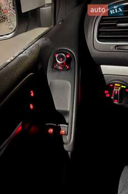 Хэтчбек Volkswagen Golf 2009 в 