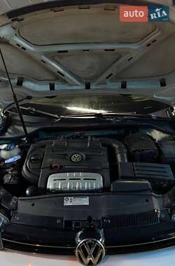 Хэтчбек Volkswagen Golf 2009 в 