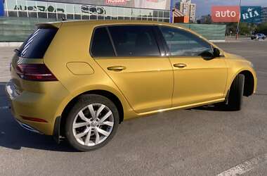 Хетчбек Volkswagen Golf 2018 в 