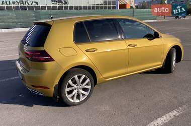 Хетчбек Volkswagen Golf 2018 в 