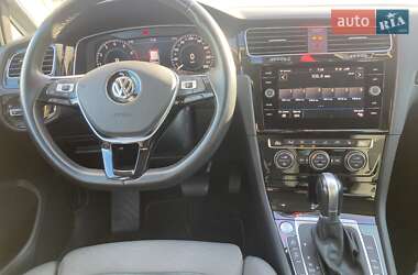 Хетчбек Volkswagen Golf 2018 в 