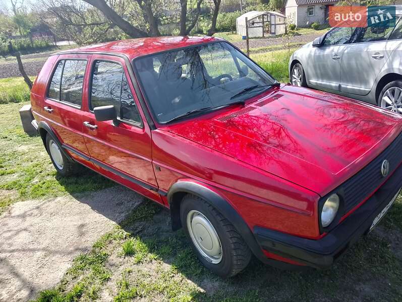 Хетчбек Volkswagen Golf 1984 в 