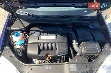 Хэтчбек Volkswagen Golf 2006 в 