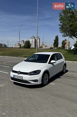 Хетчбек Volkswagen Golf 2017 в Києві