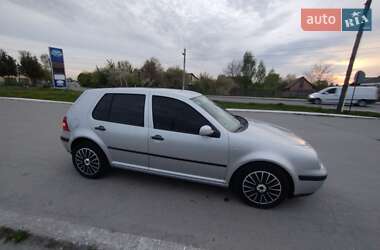 Хэтчбек Volkswagen Golf 2000 в 