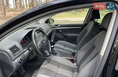 Хетчбек Volkswagen Golf 2008 в 